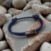 Heren Armband met metalen plaatje gegraveerd met naam. Armband touw, Surfarmband.