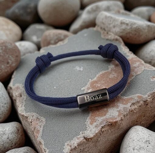 Heren Armband met metalen plaatje gegraveerd met naam. Armband touw, Surfarmband.