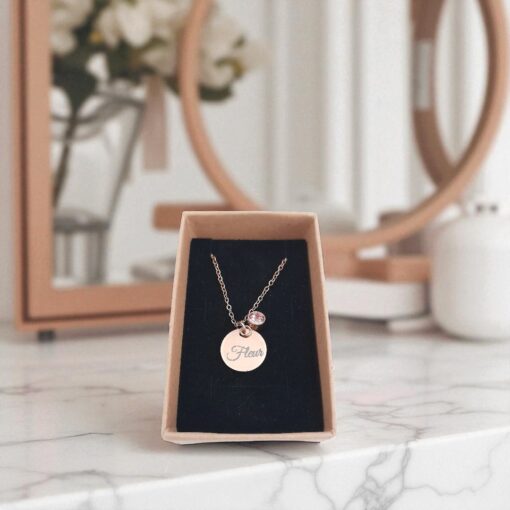Damesketting gegraveerd met naam en voorzien van een geboortesteentje