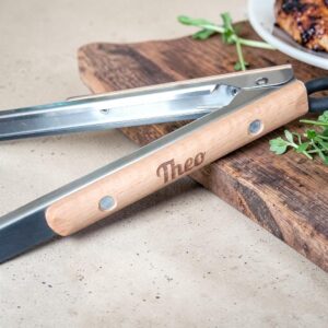 Close up van RVS Grilltang met knijperconstructie